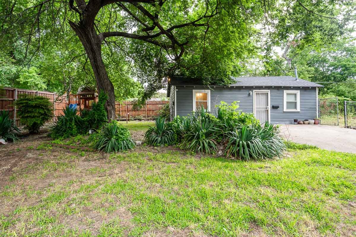 715 S Barnett Avenue Dallas TX 75211