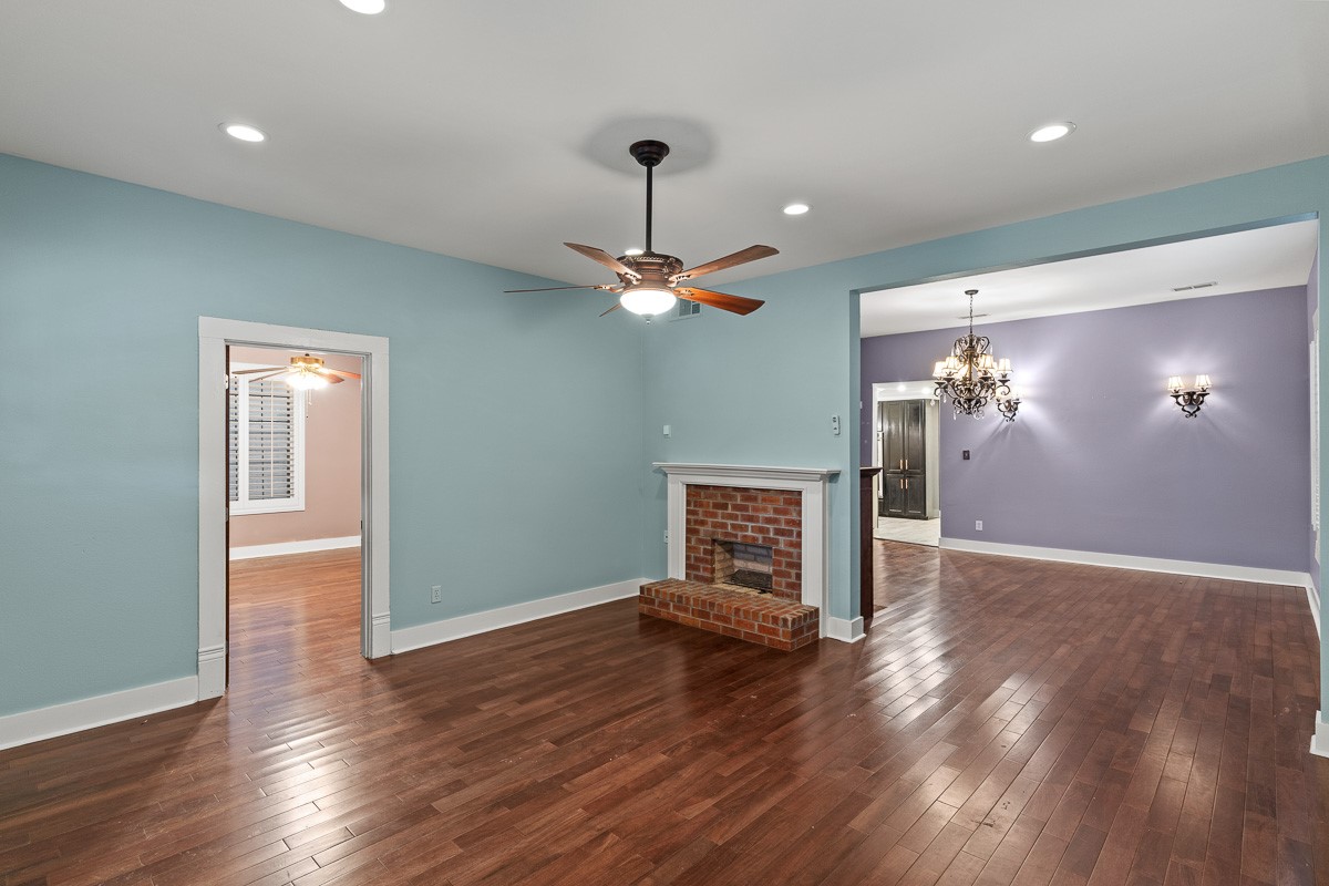 715 S Barnett Avenue Dallas TX 75211