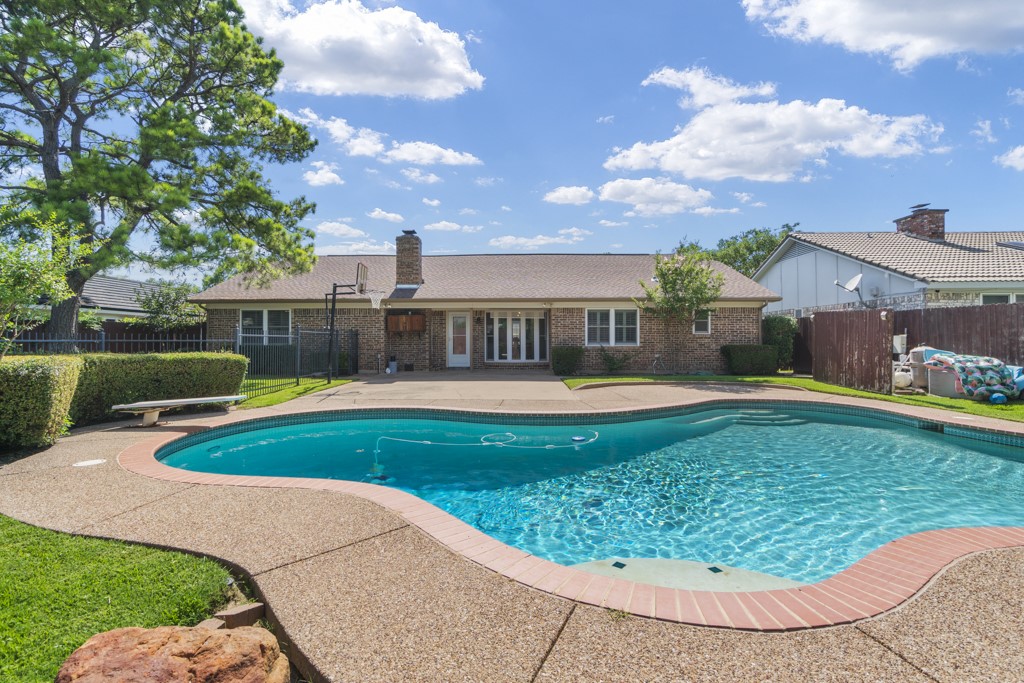 3308 Robinhood Court Bedford TX 76021