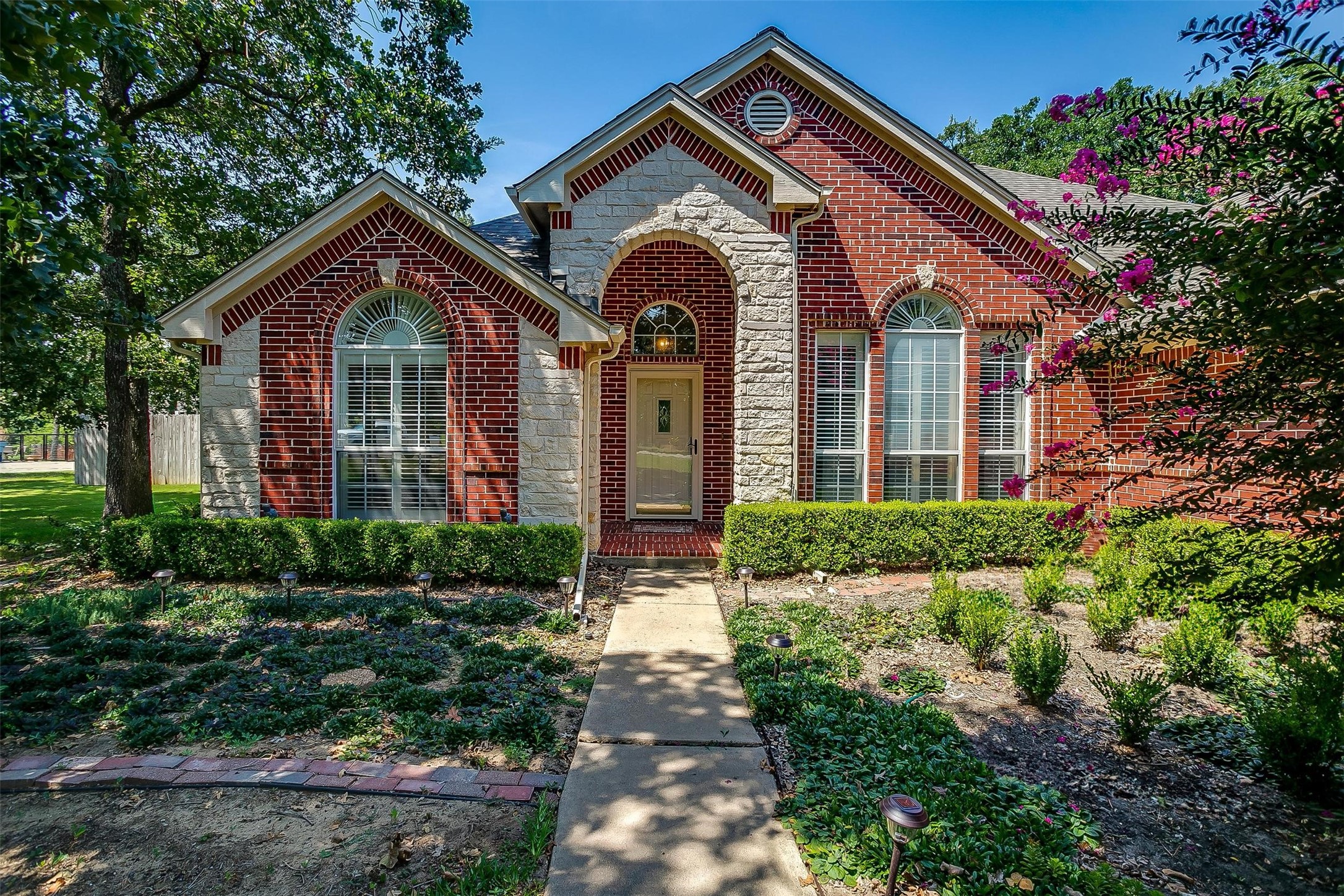 3912 Creekside Court Burleson TX 76028
