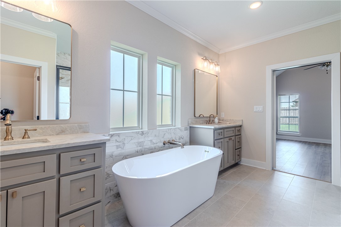 1037 Queen Elizabeth Drive Mcgregor TX 76657