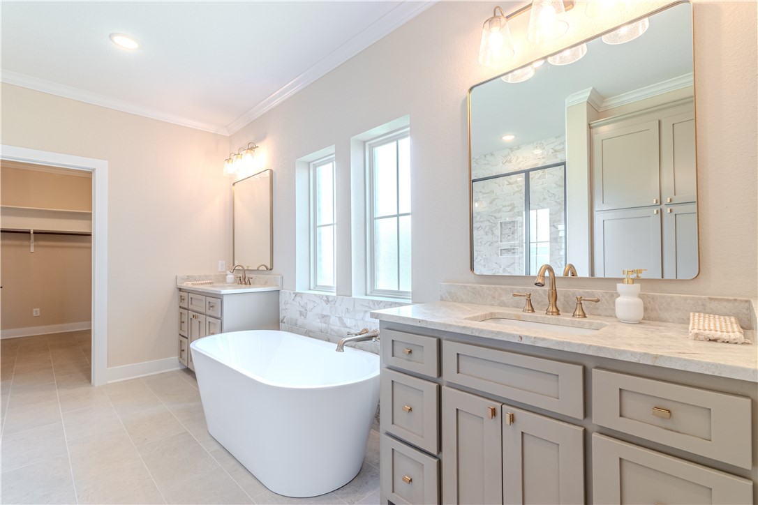 1037 Queen Elizabeth Drive Mcgregor TX 76657