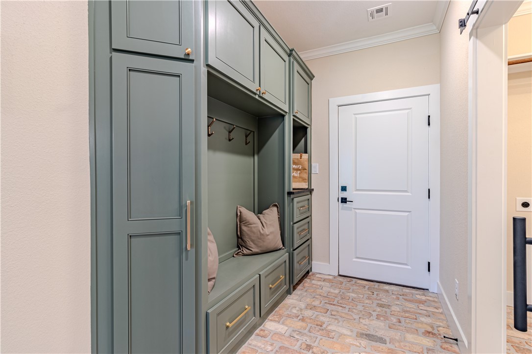 1037 Queen Elizabeth Drive Mcgregor TX 76657