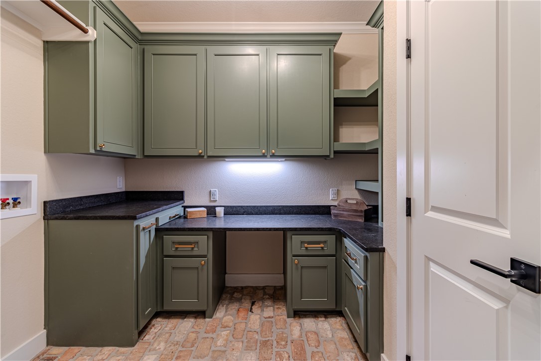1037 Queen Elizabeth Drive Mcgregor TX 76657