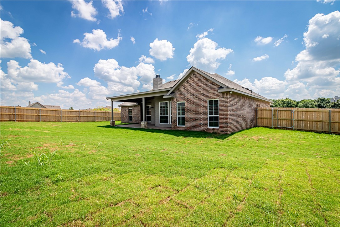 1037 Queen Elizabeth Drive Mcgregor TX 76657