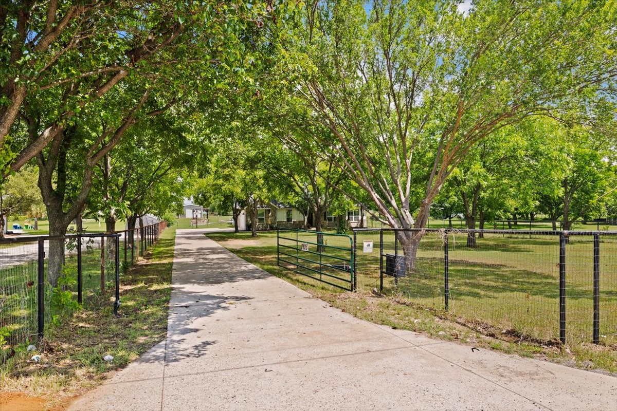 7773 Berry Road Burleson TX 76028