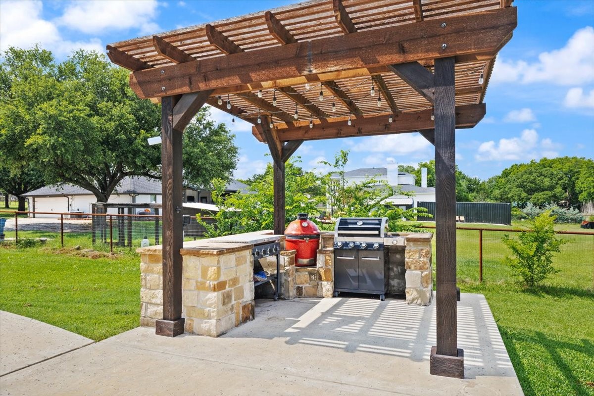 7773 Berry Road Burleson TX 76028