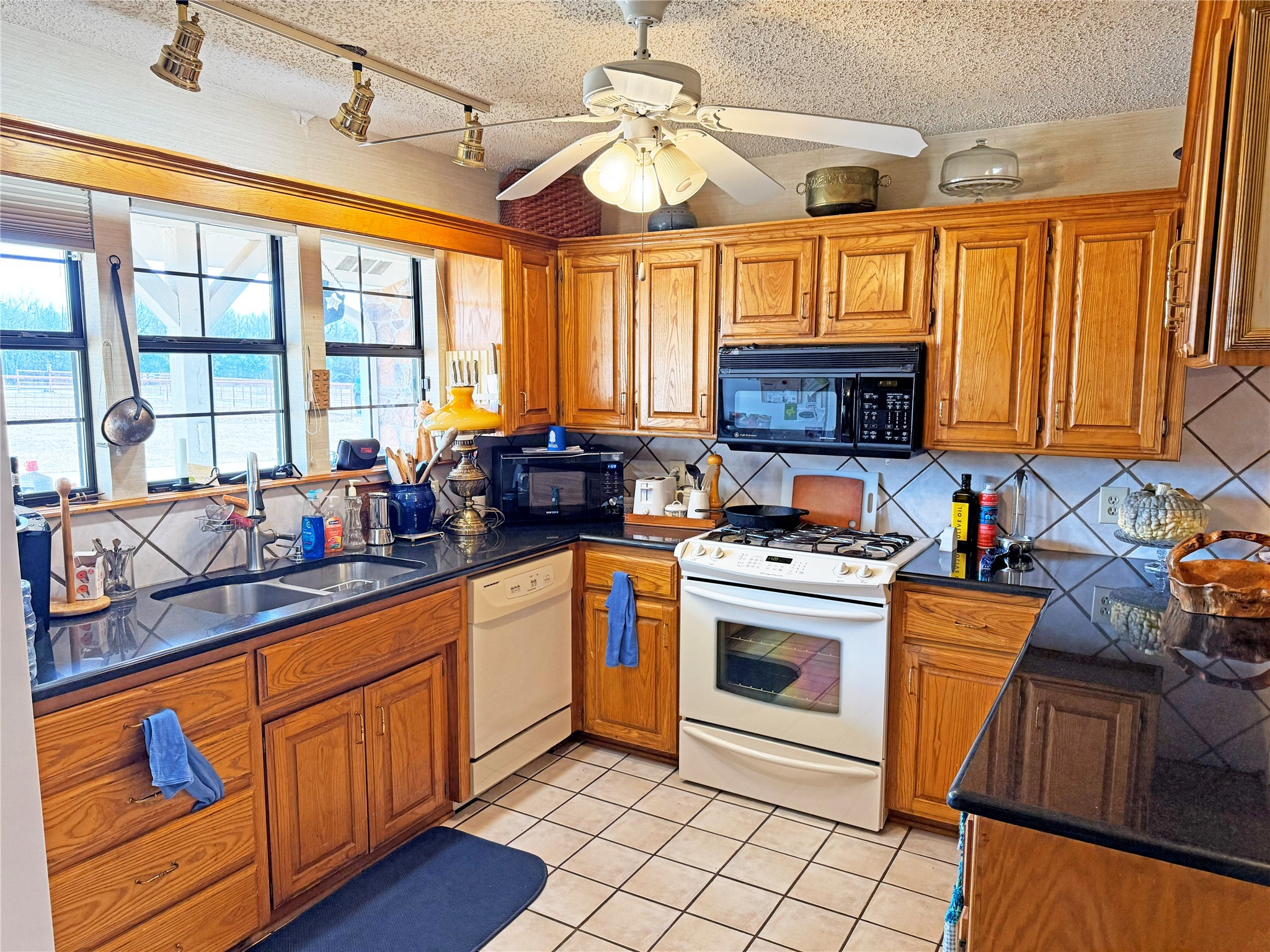 5393 State Highway 5 Van Alstyne TX 75495