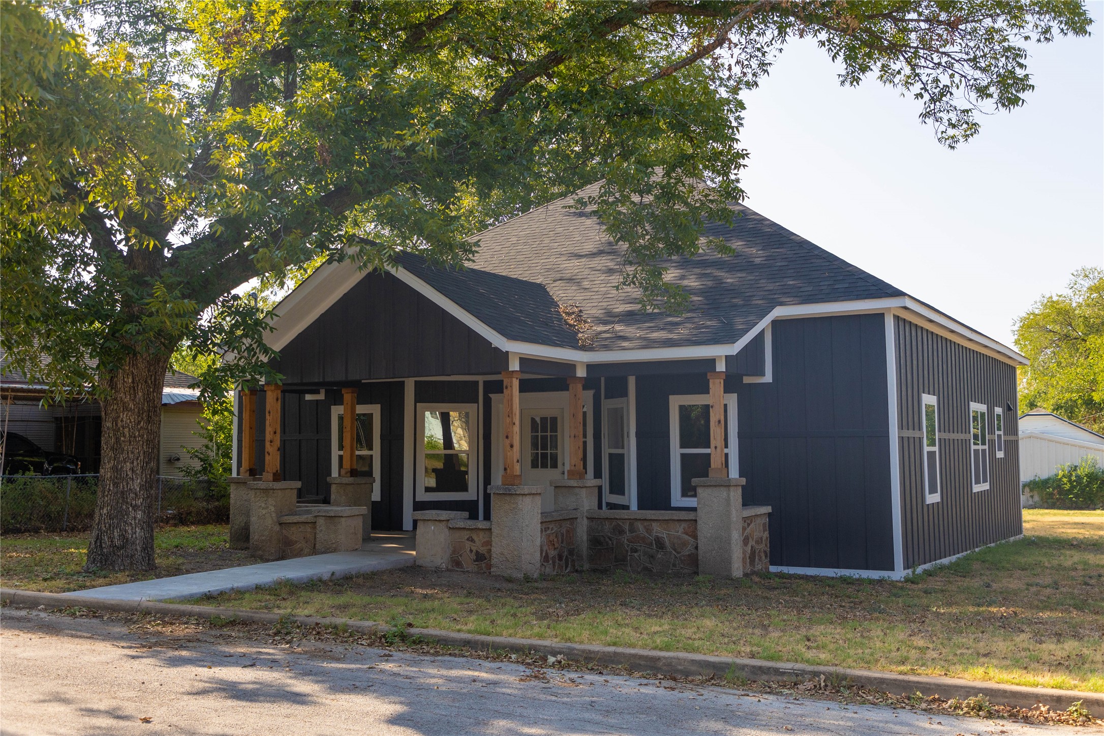 408 W Neely Avenue Comanche TX 76442