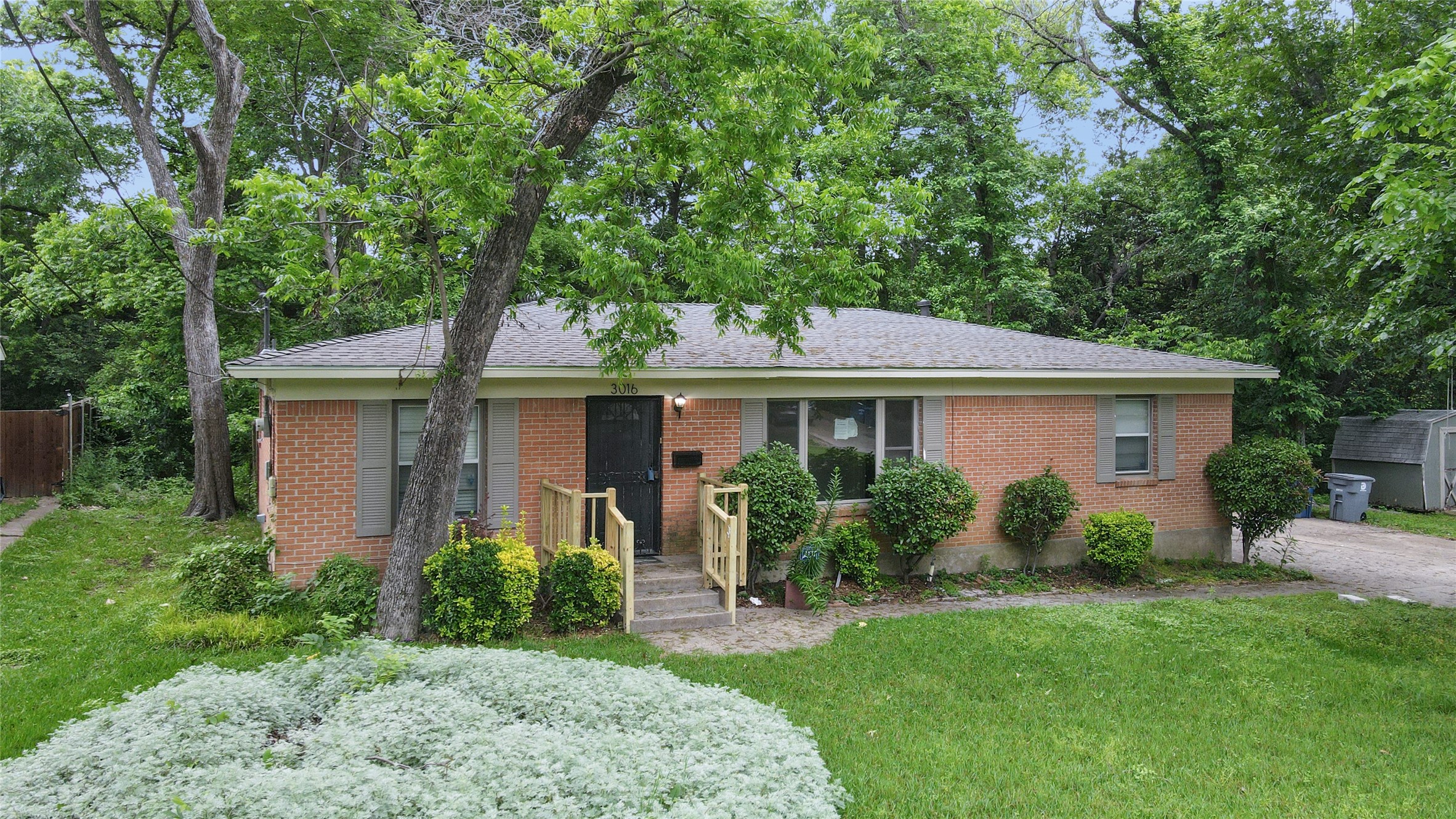 3016 Loganwood Dallas TX 75227