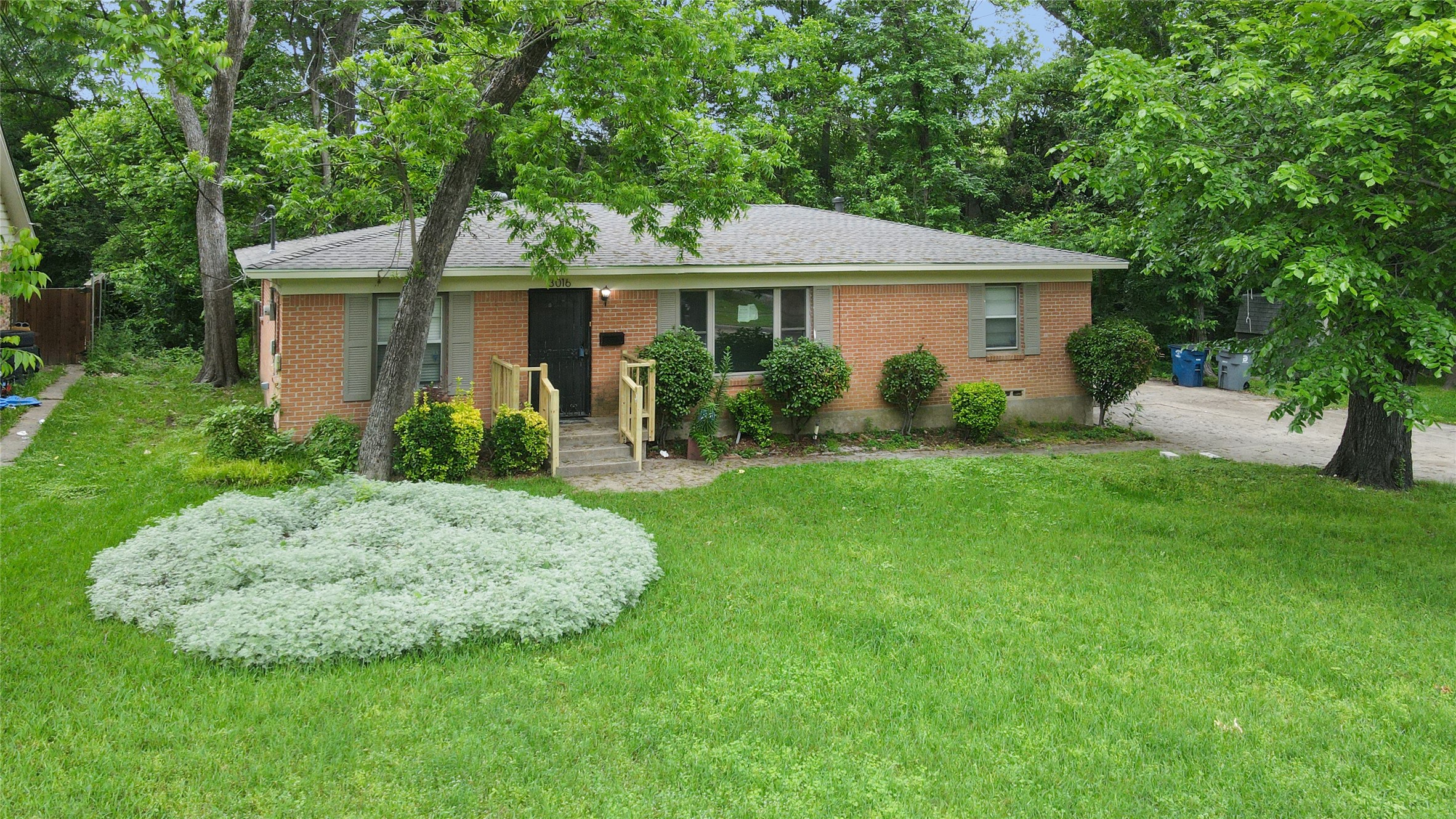 3016 Loganwood Dallas TX 75227