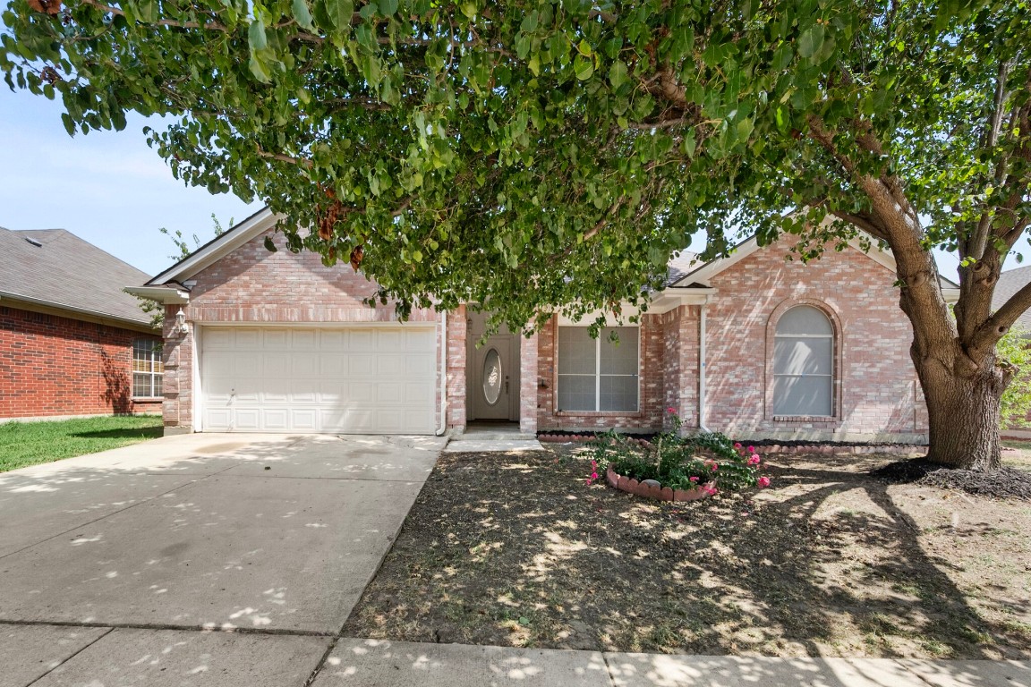 901 Shoal Creek Drive Arlington TX 76001