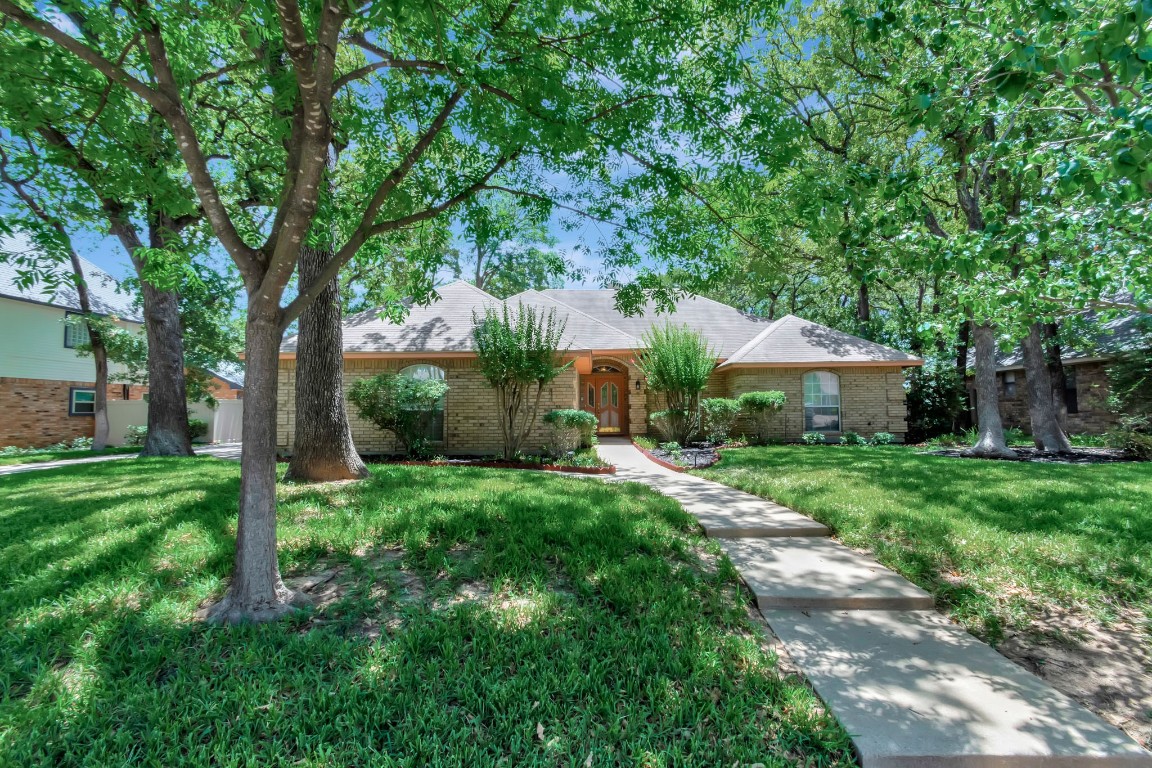 1328 Circle Lane Bedford TX 76022
