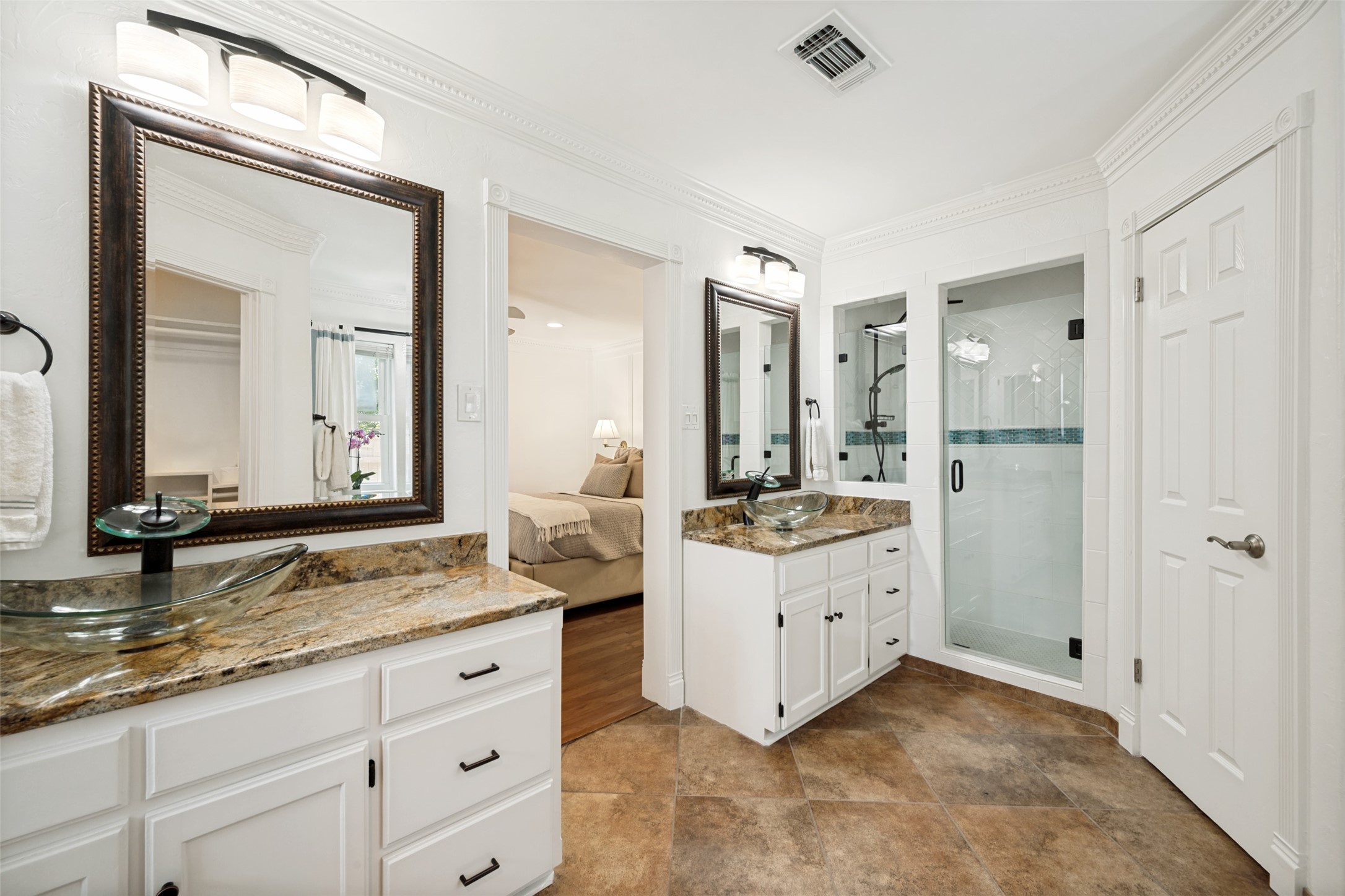 2253 Farrington Lane Hurst TX 76054
