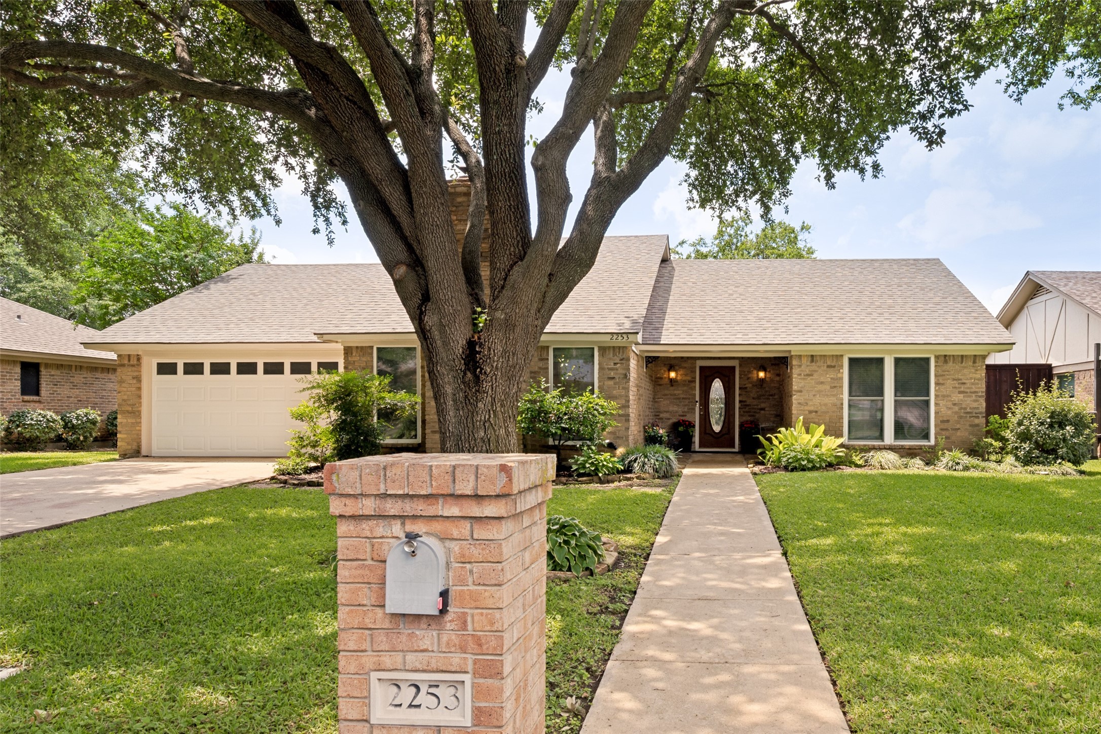 2253 Farrington Lane Hurst TX 76054