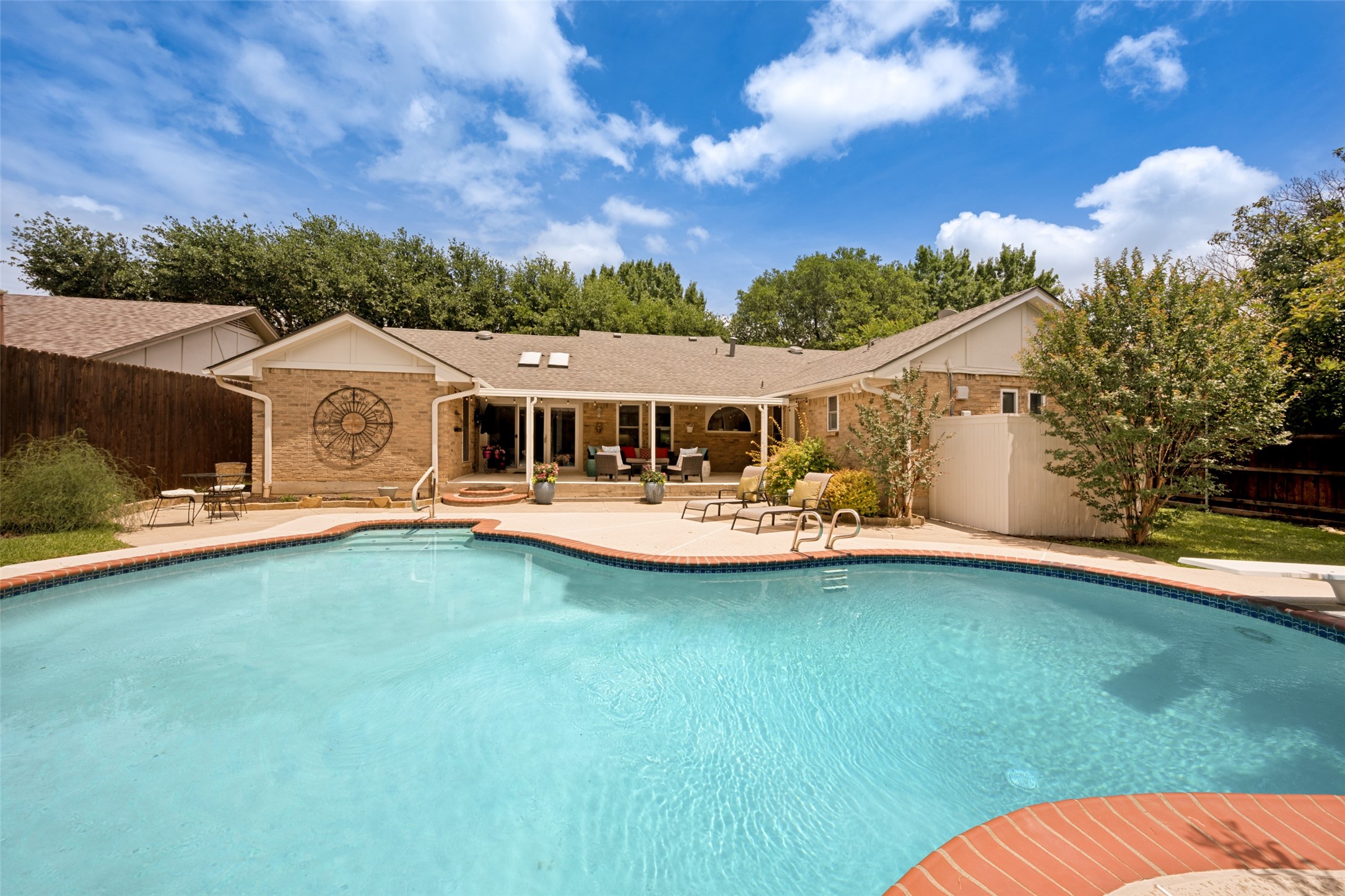 2253 Farrington Lane Hurst TX 76054