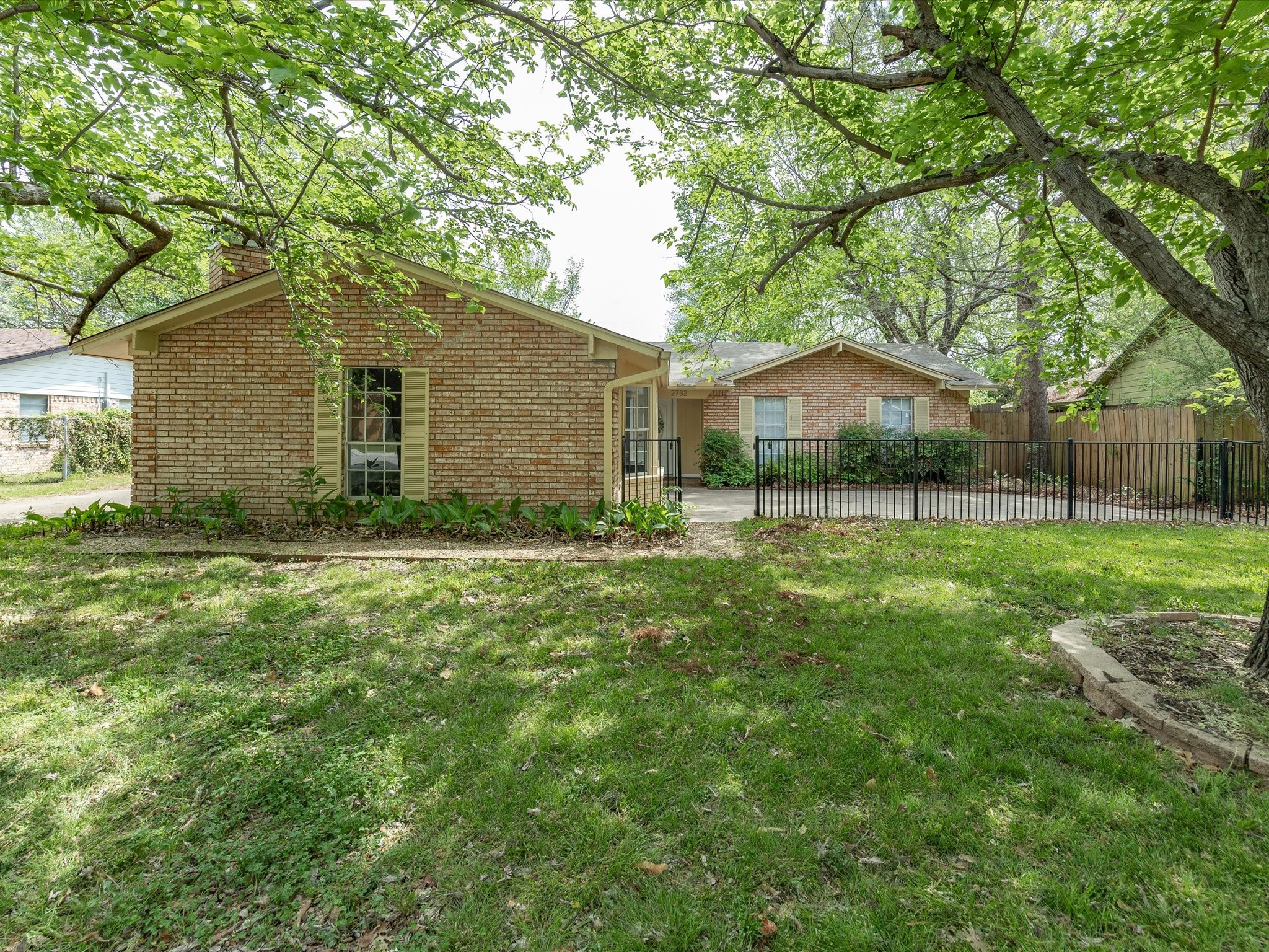 2732 Foxcroft Circle Denton TX 76209