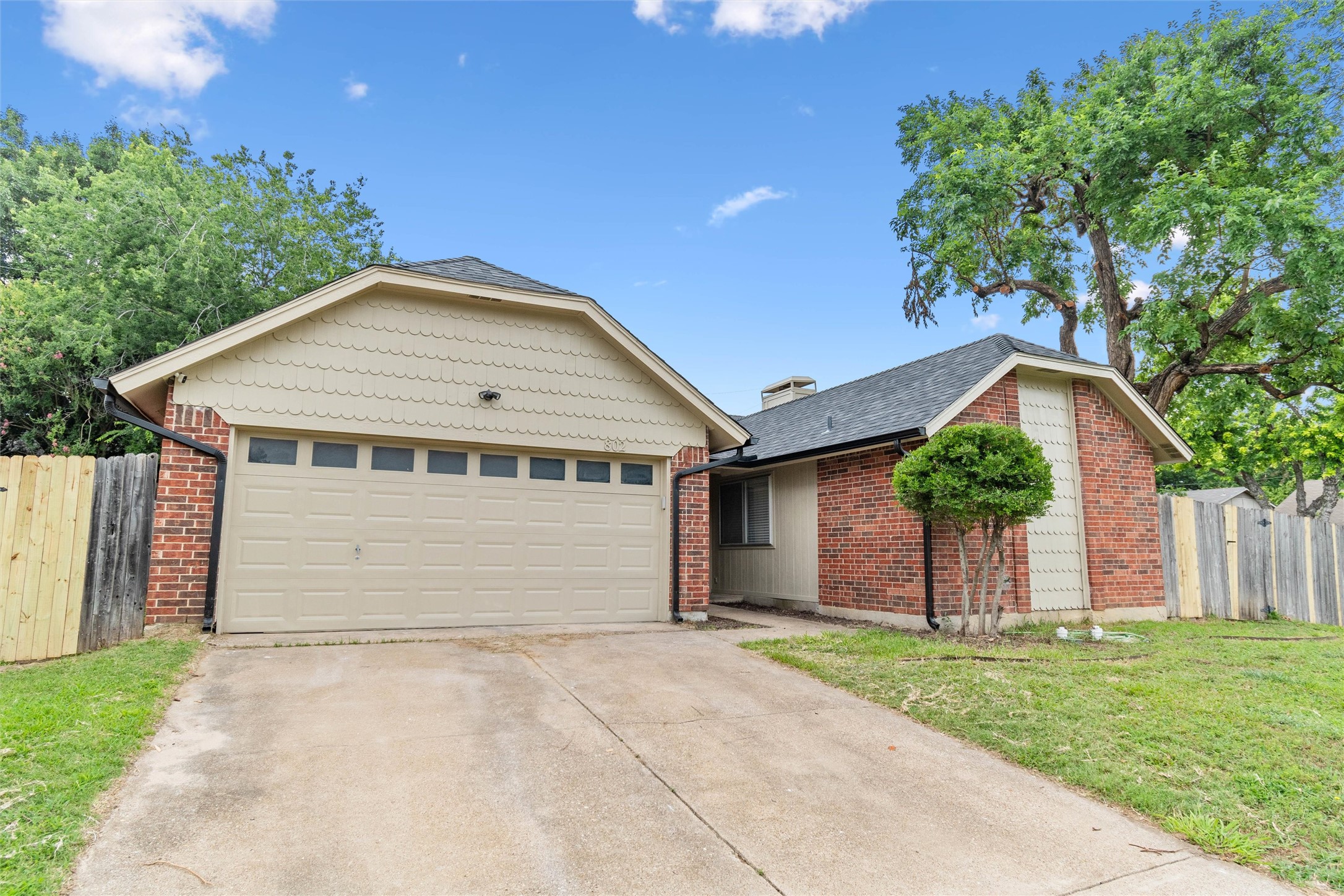 802 Woodhaven Lane Grand Prairie TX 75052