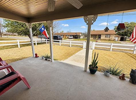 506 W Grand Avenue Comanche TX 76442