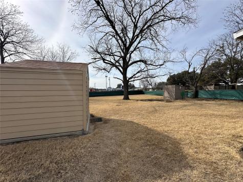 506 W Grand Avenue Comanche TX 76442