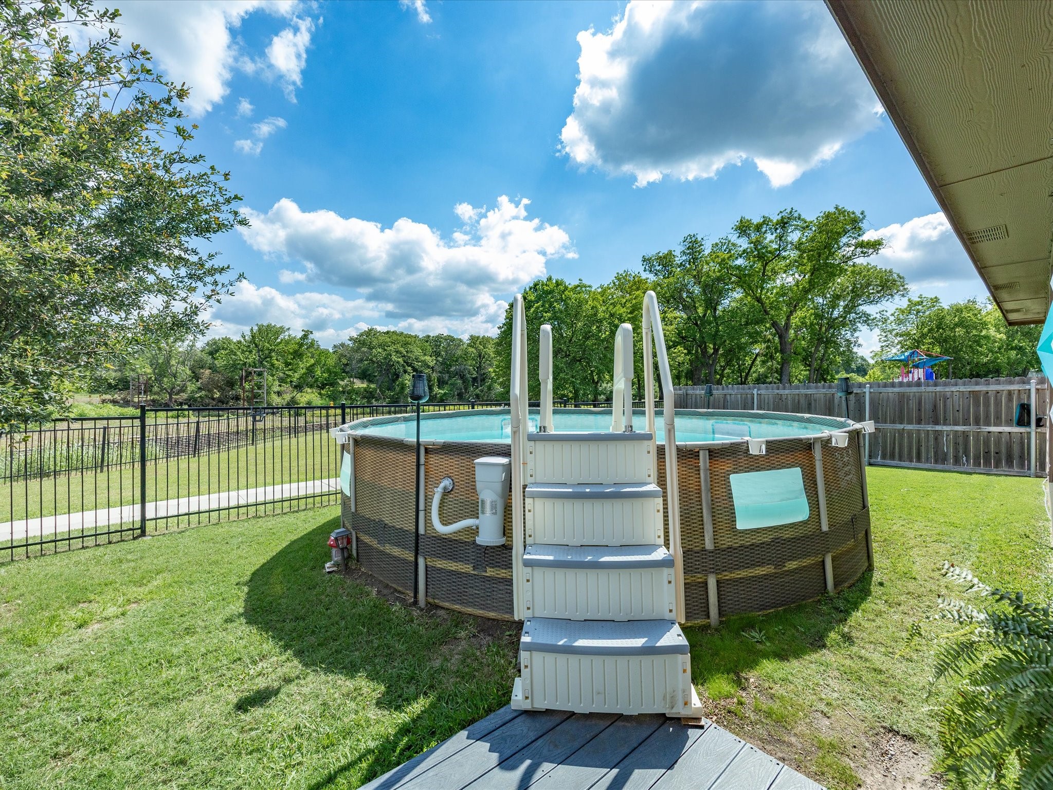 597 Creekview Drive Azle TX 76020