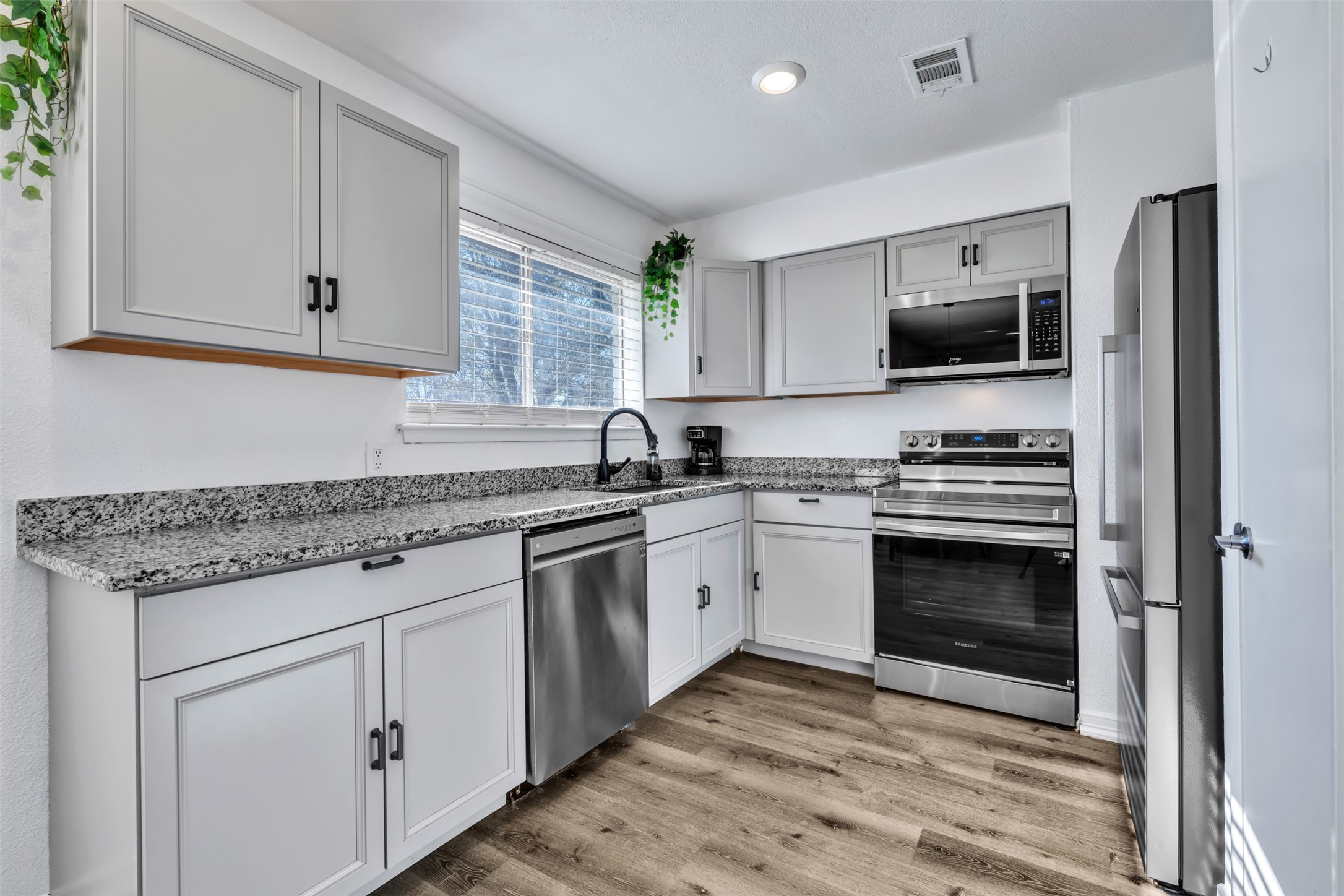 529 Ann Lois Lane Burleson TX 76028
