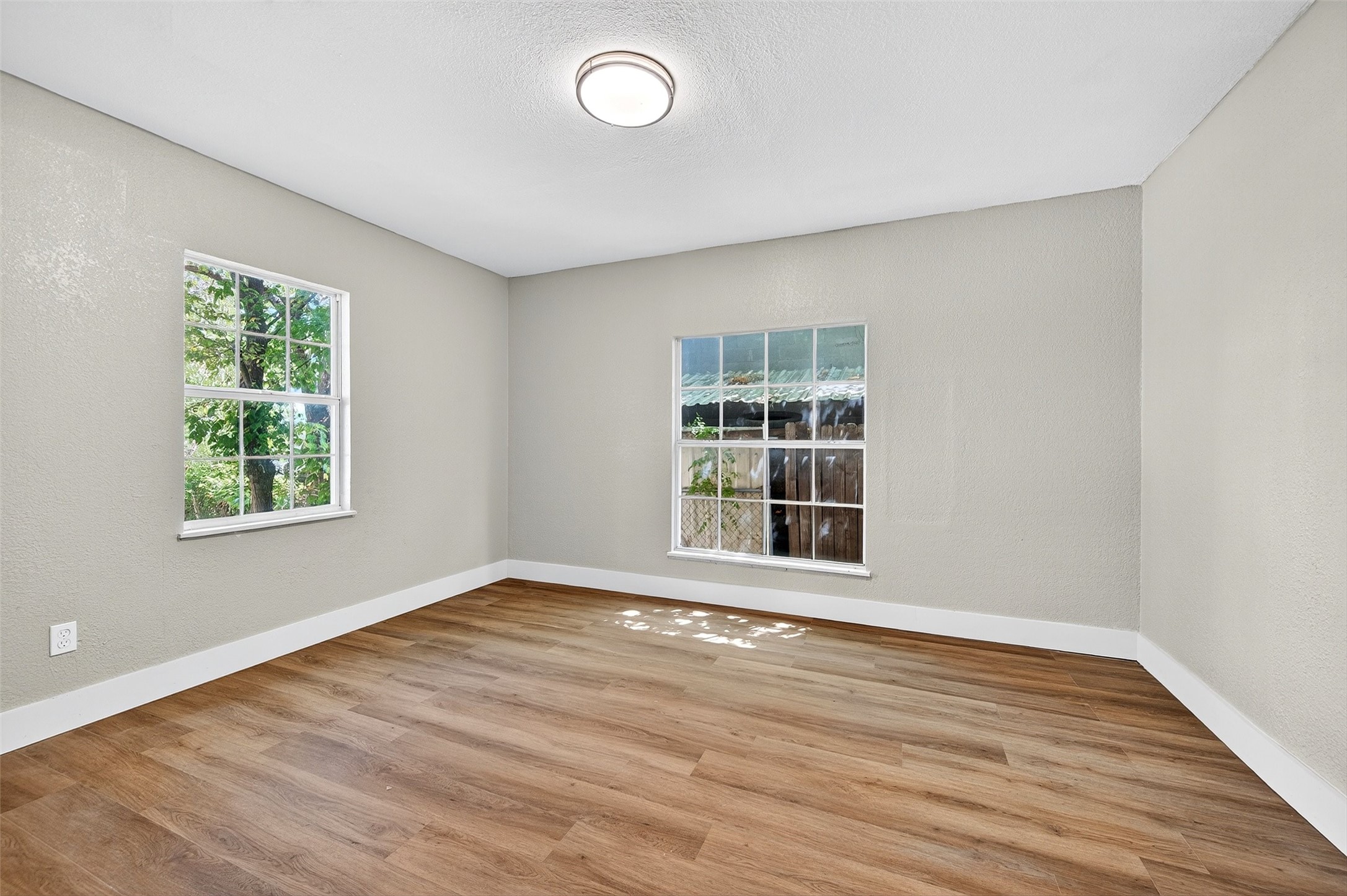 205 W Bond Street Denison TX 75020