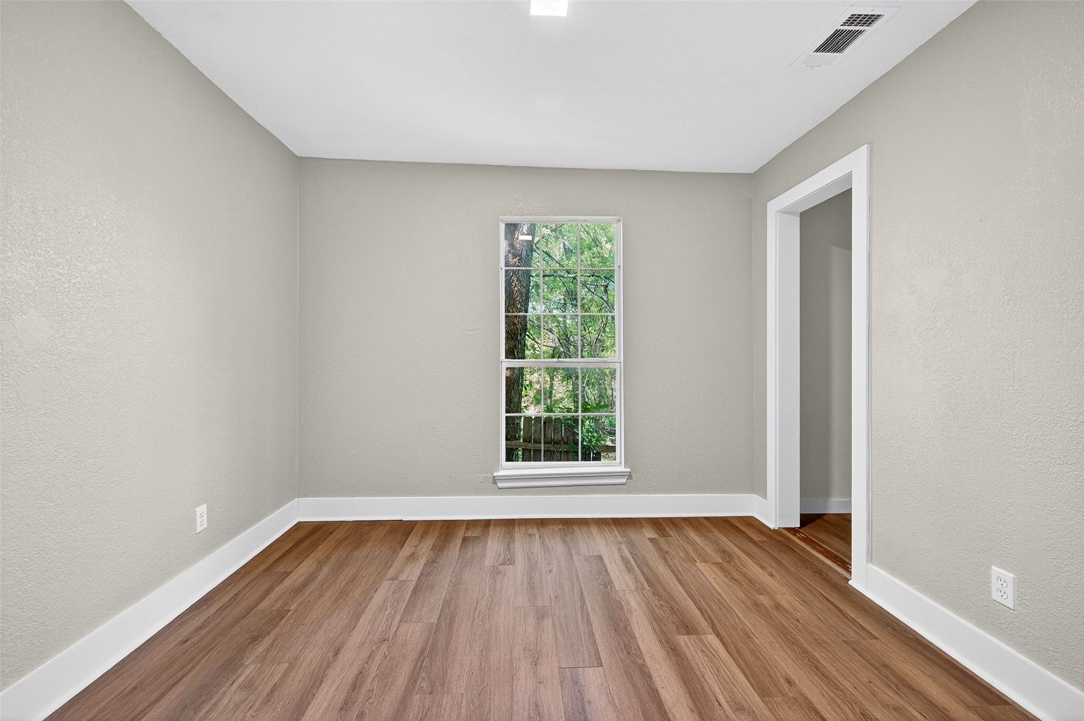 205 W Bond Street Denison TX 75020