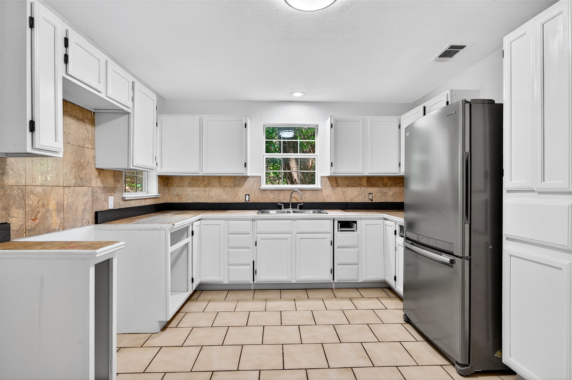 205 W Bond Street Denison TX 75020