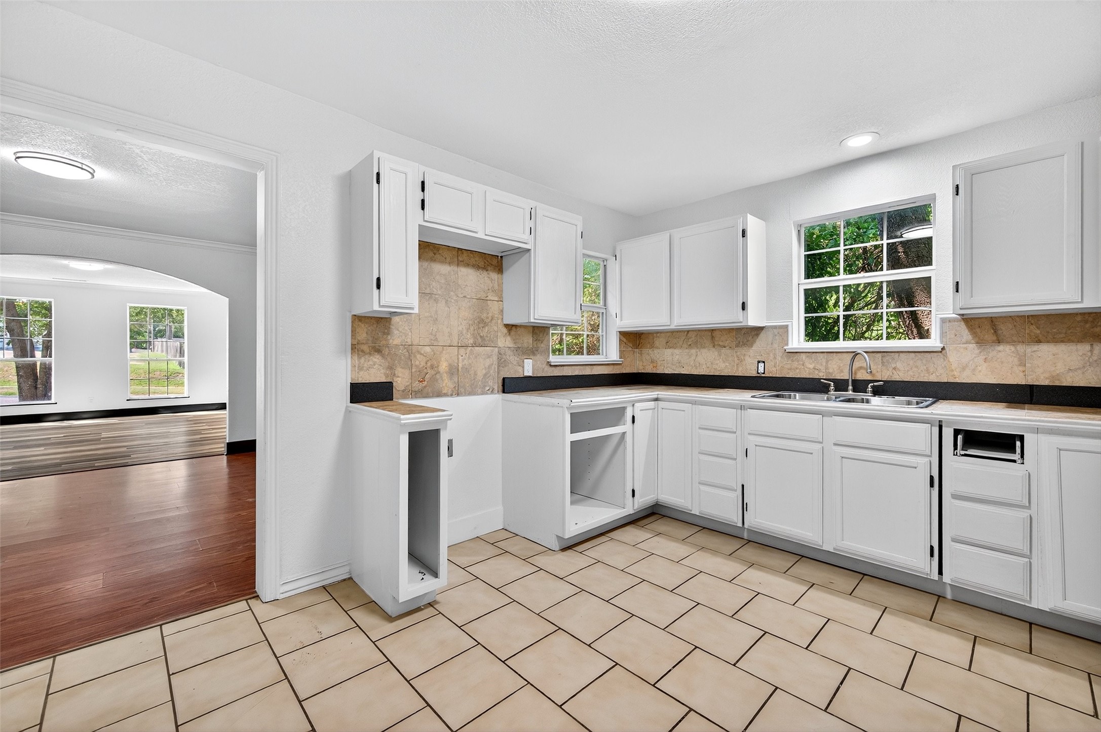 205 W Bond Street Denison TX 75020