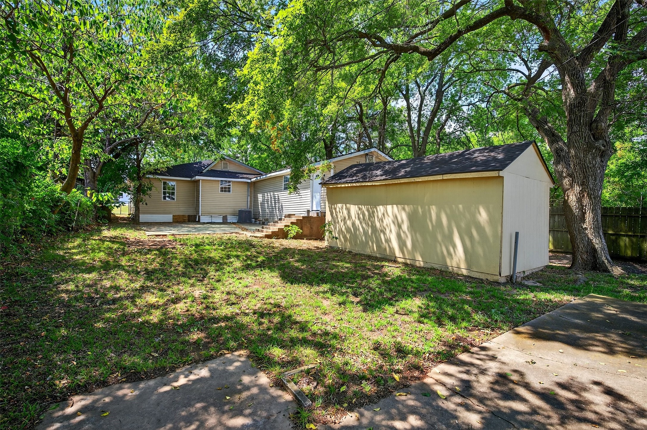 205 W Bond Street Denison TX 75020