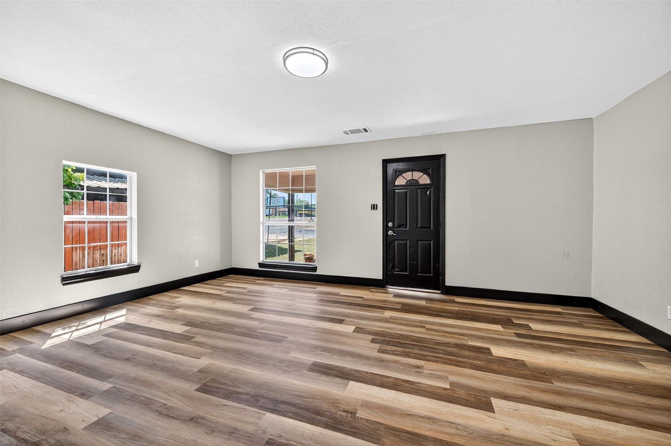 205 W Bond Street Denison TX 75020
