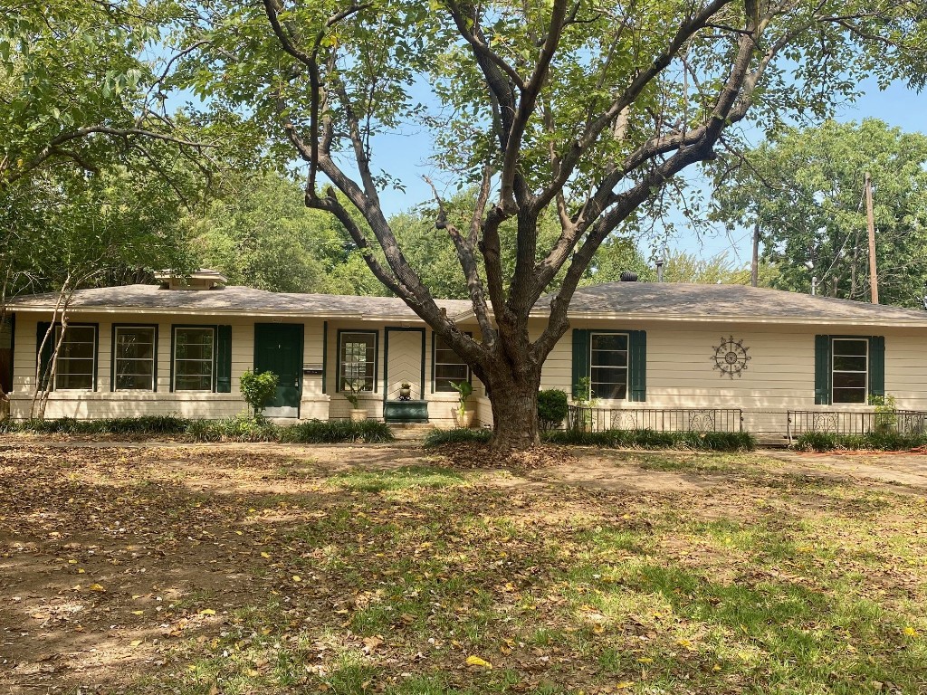 900 SW Sunnybrook Drive Burleson TX 76028