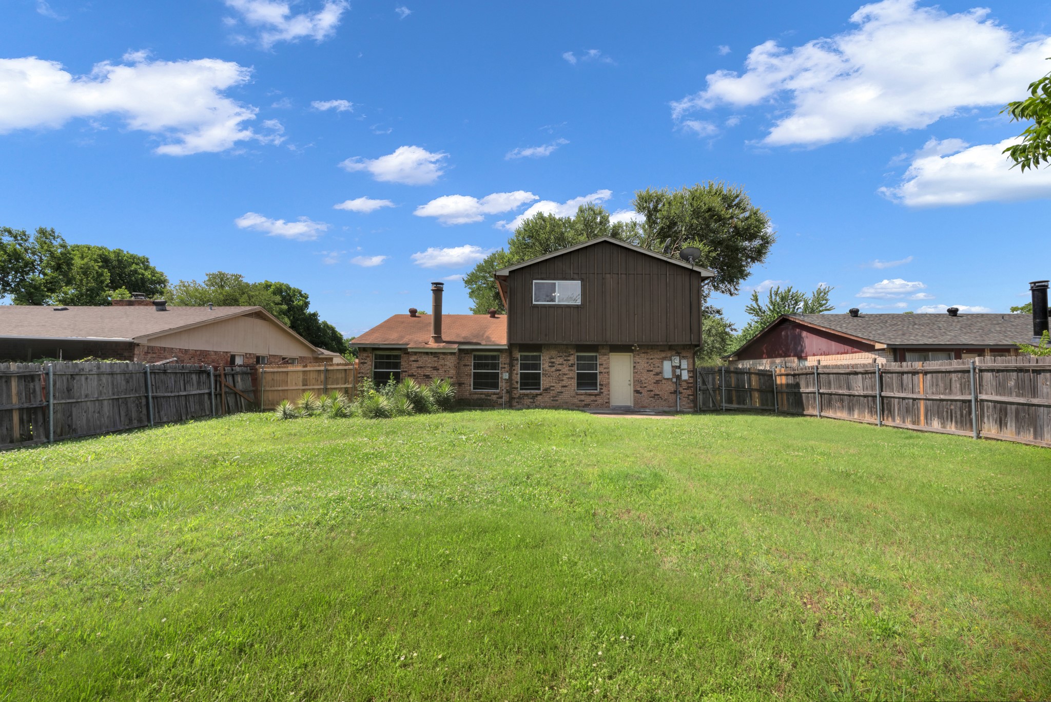 830 Frances Drive Grand Prairie TX 75052