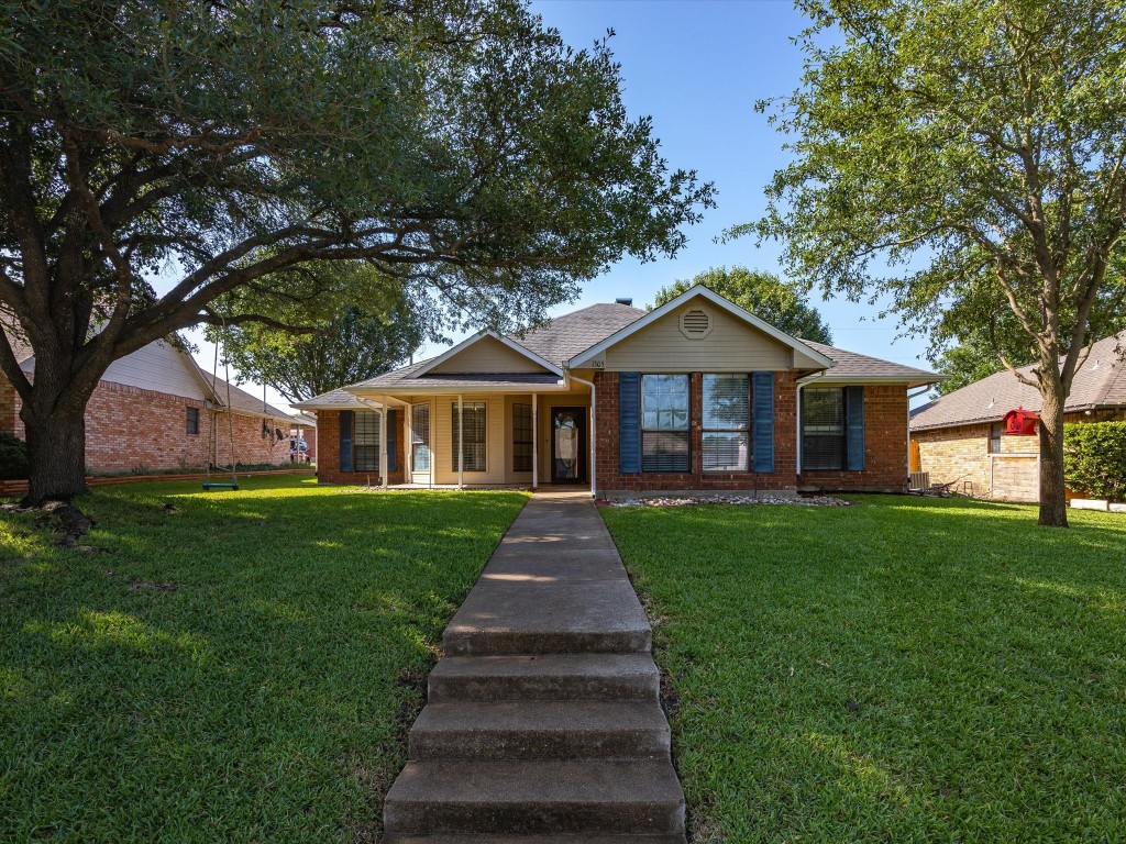 1305 Casa Linda Street Ennis TX 75119