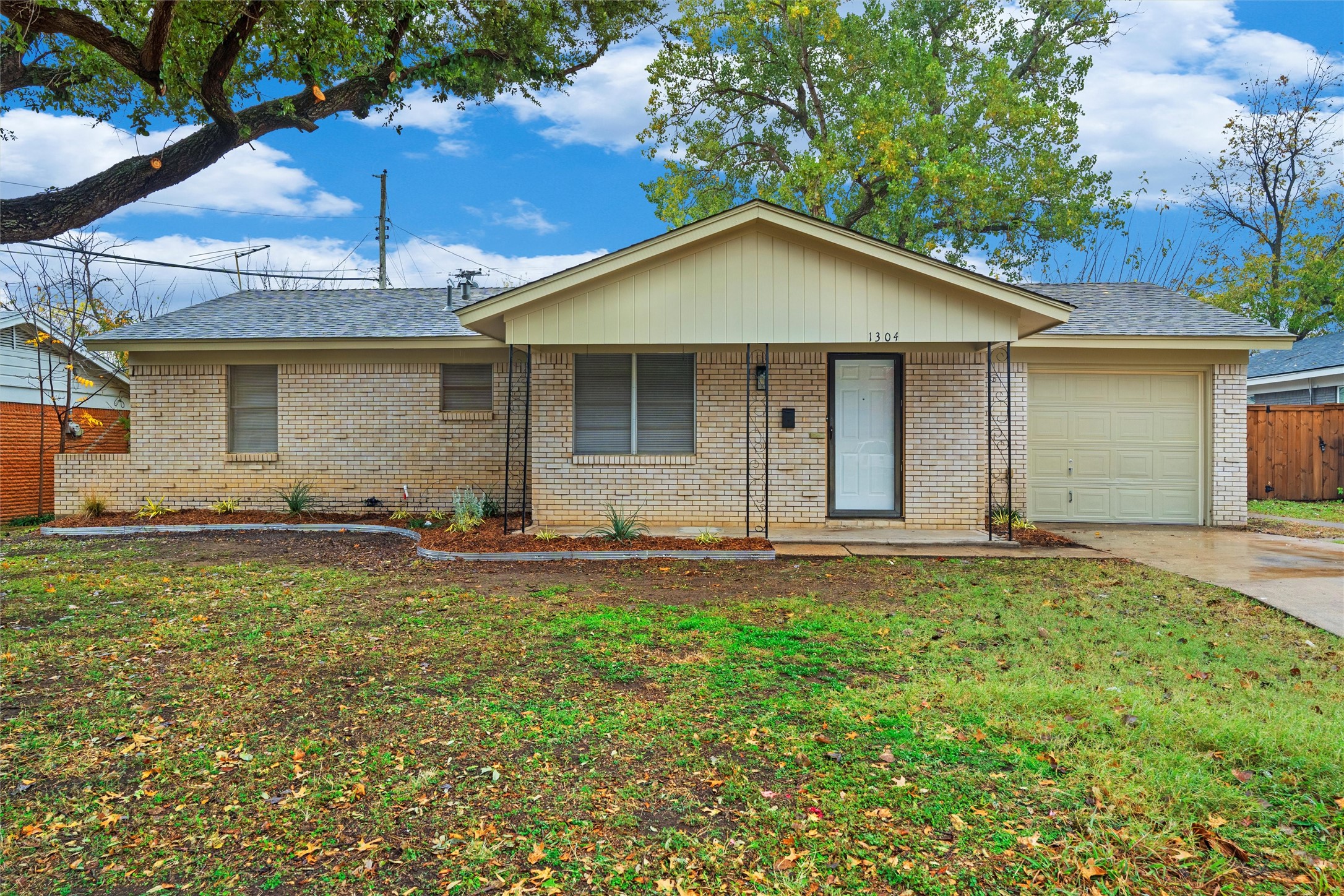 1304 E Anthony Street Fort Worth TX 76115