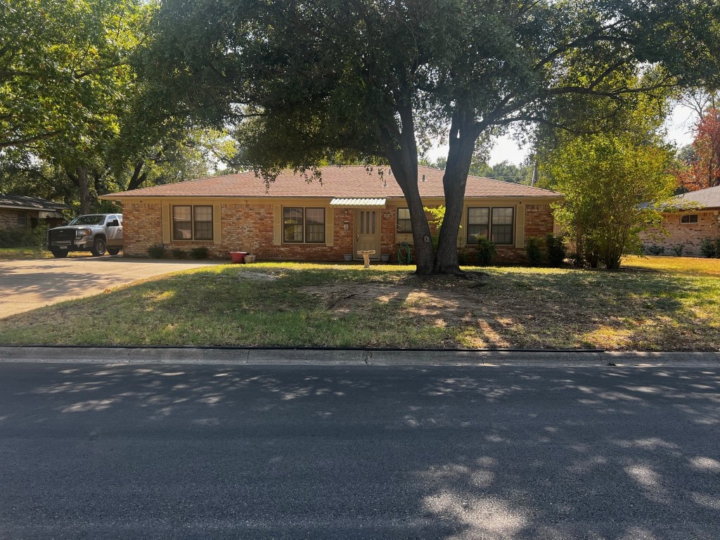 1706 E Beverly Drive Corsicana TX 75110