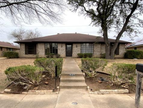 937 Clear Springs Drive Desoto TX 75115