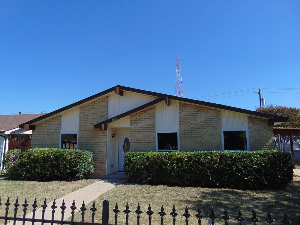 3002 Lindbergh Drive Dallas TX 75228
