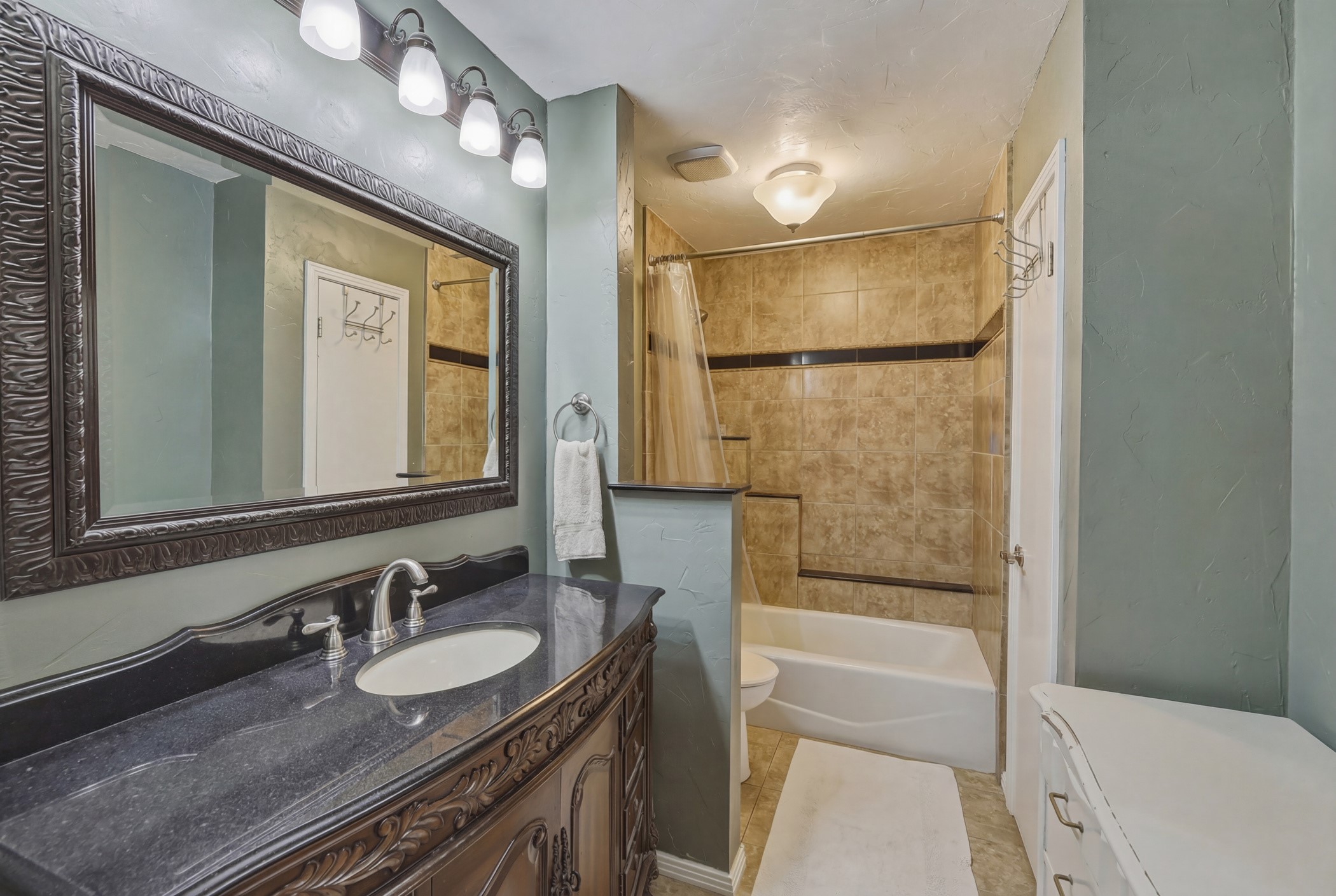 10203 Crestview Drive Tyler TX 75707