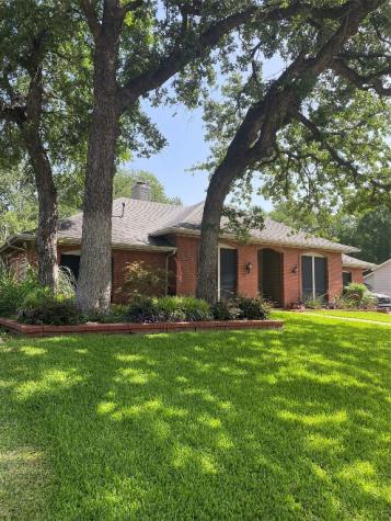 1017 Village Wood Court Arlington TX 76012