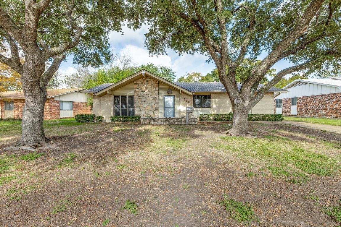 1759 Gross Road Dallas TX 75228