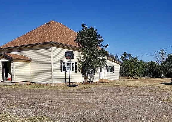 311 E 9th Street Quanah TX 79252