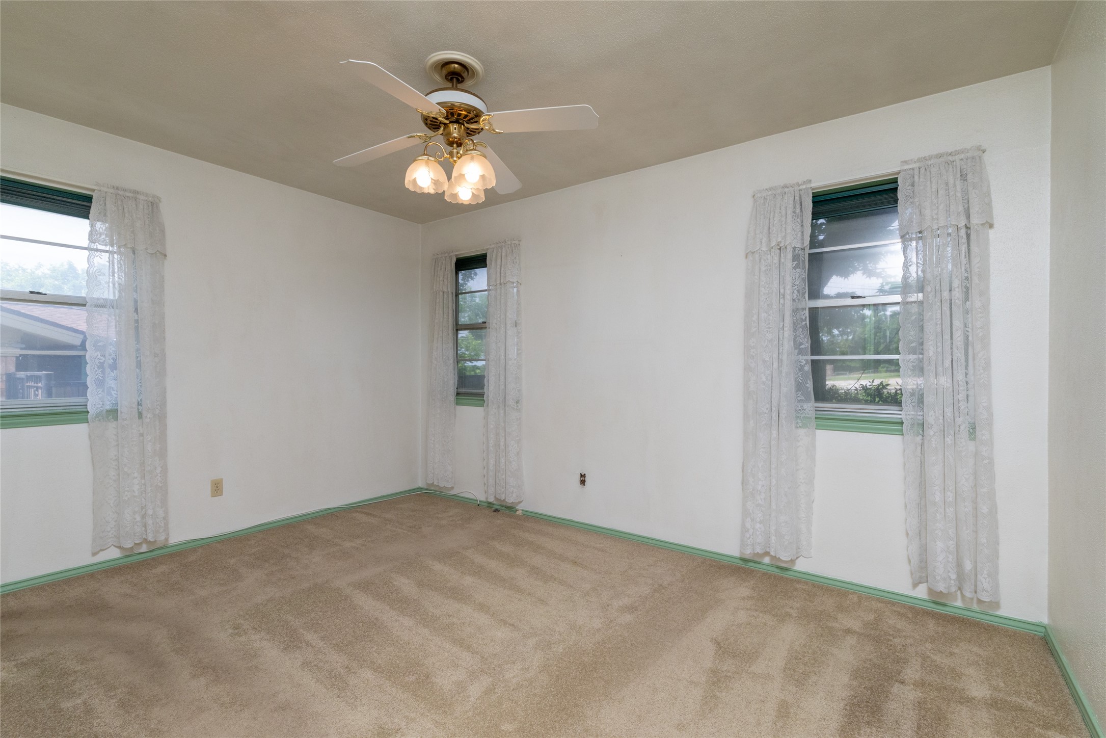 6604 Trailwood Drive Forest Hill TX 76140