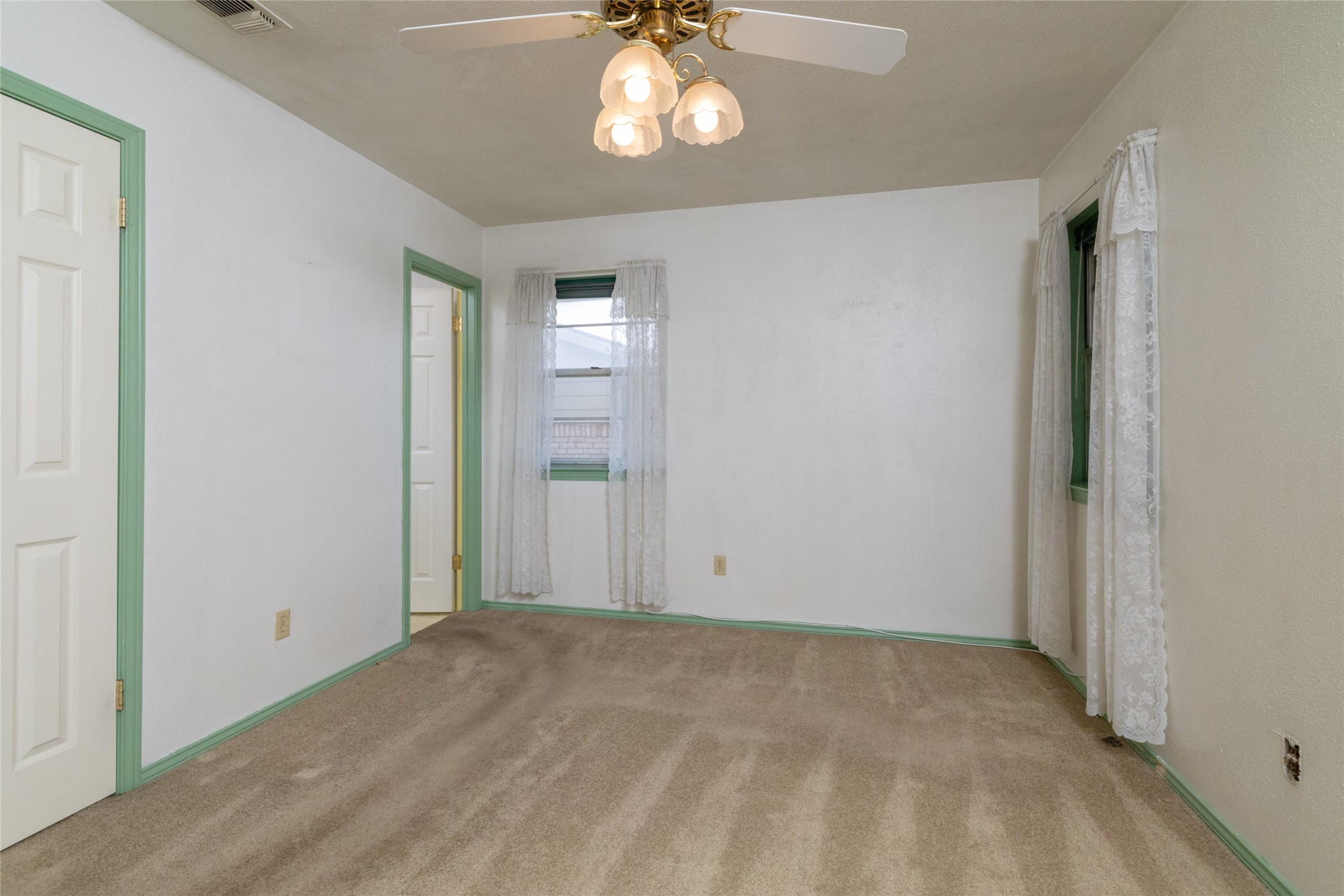 6604 Trailwood Drive Forest Hill TX 76140