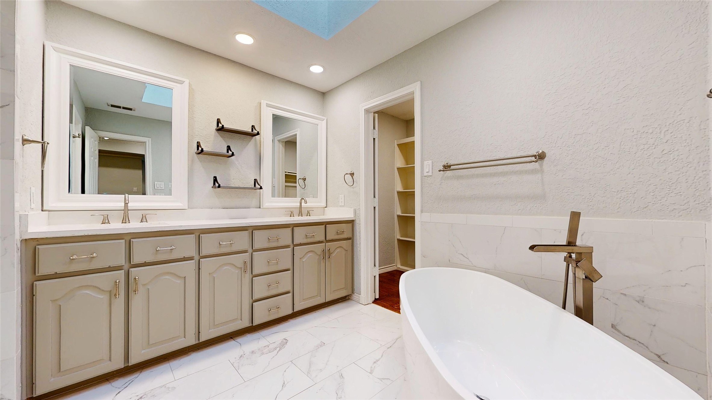 3713 Teal Lane Bedford TX 76021