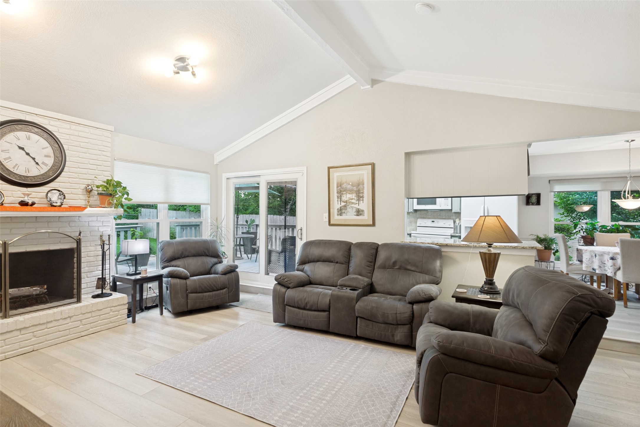 4202 Blossom Trail Arlington TX 76016