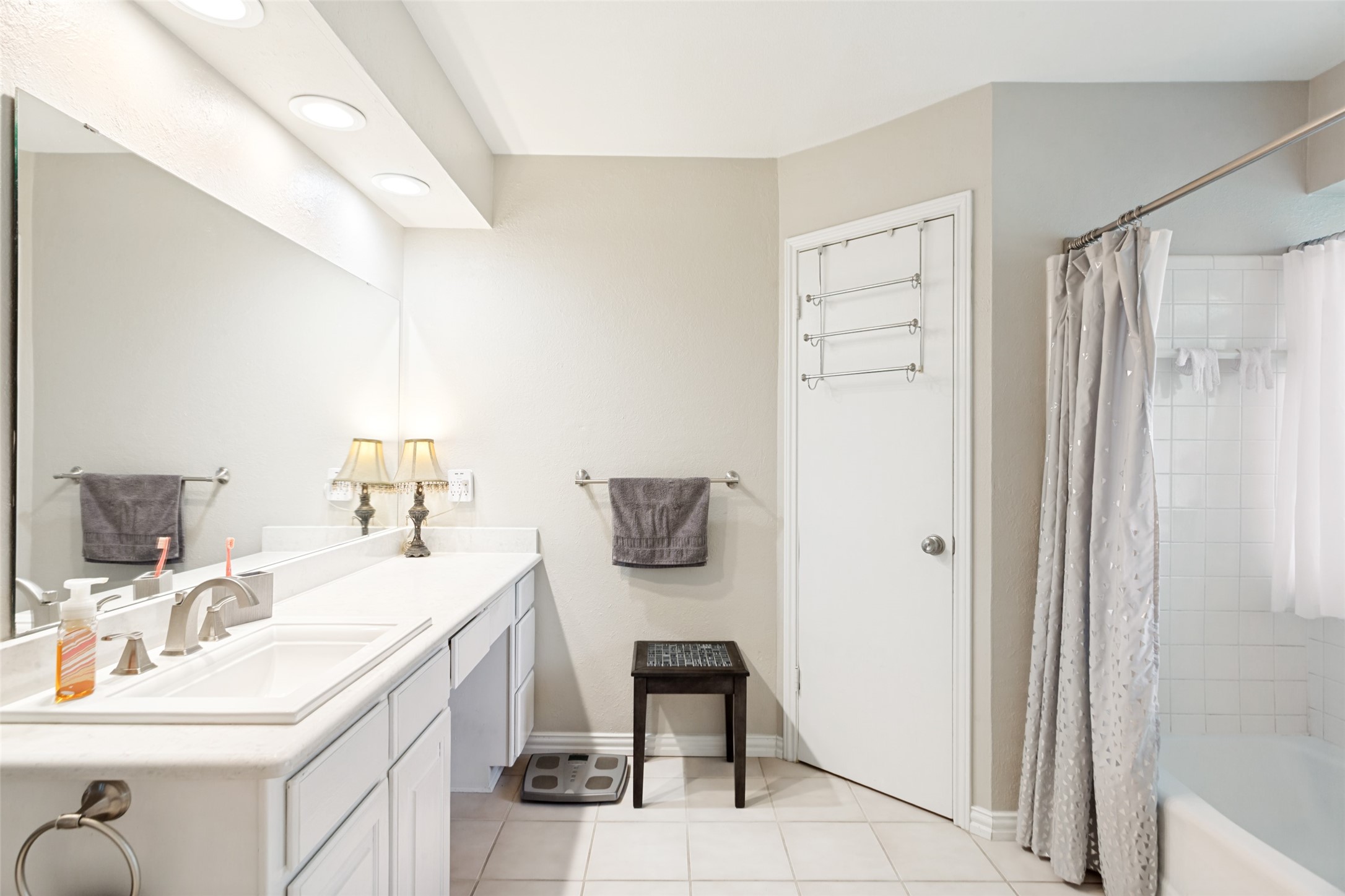 4202 Blossom Trail Arlington TX 76016