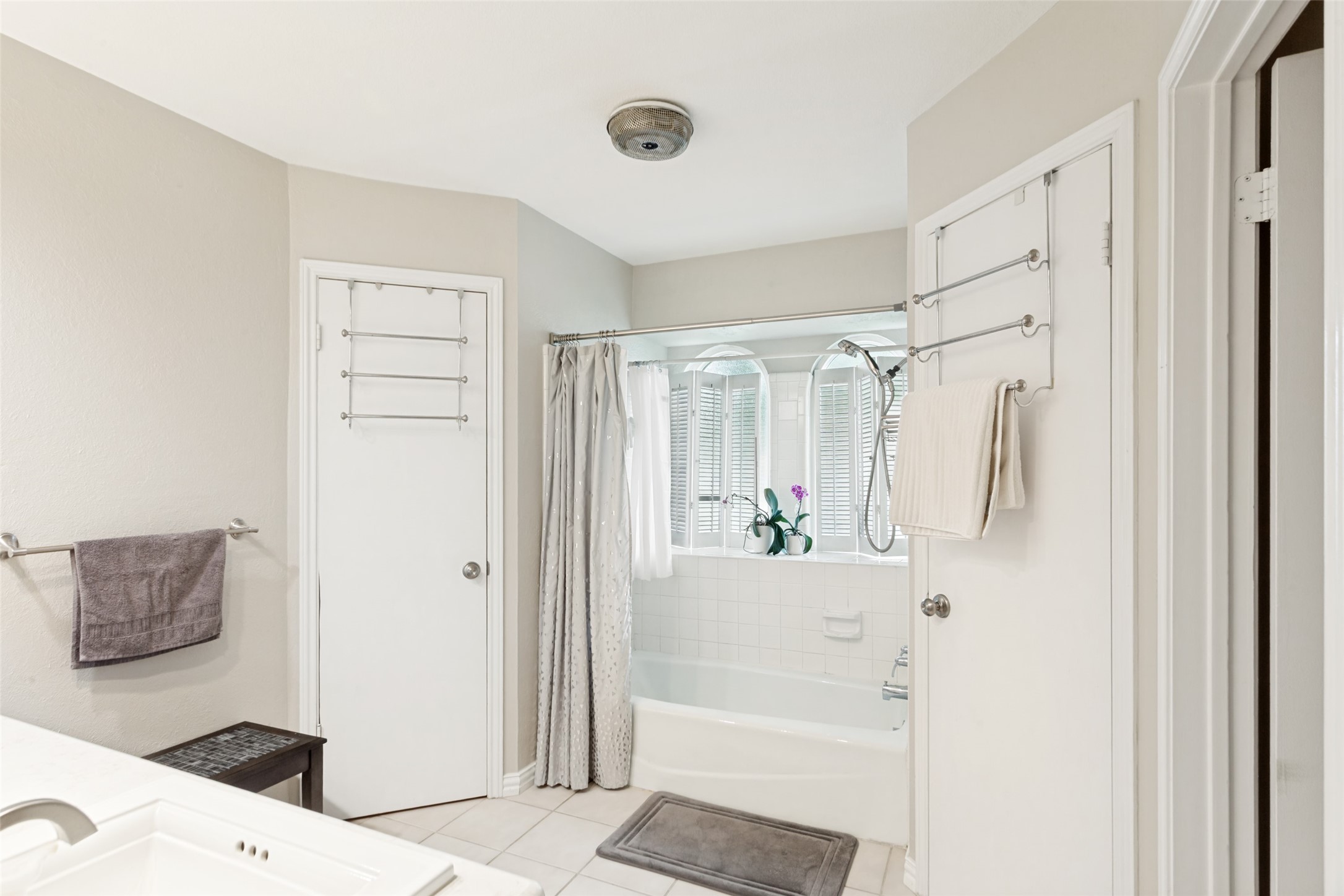 4202 Blossom Trail Arlington TX 76016