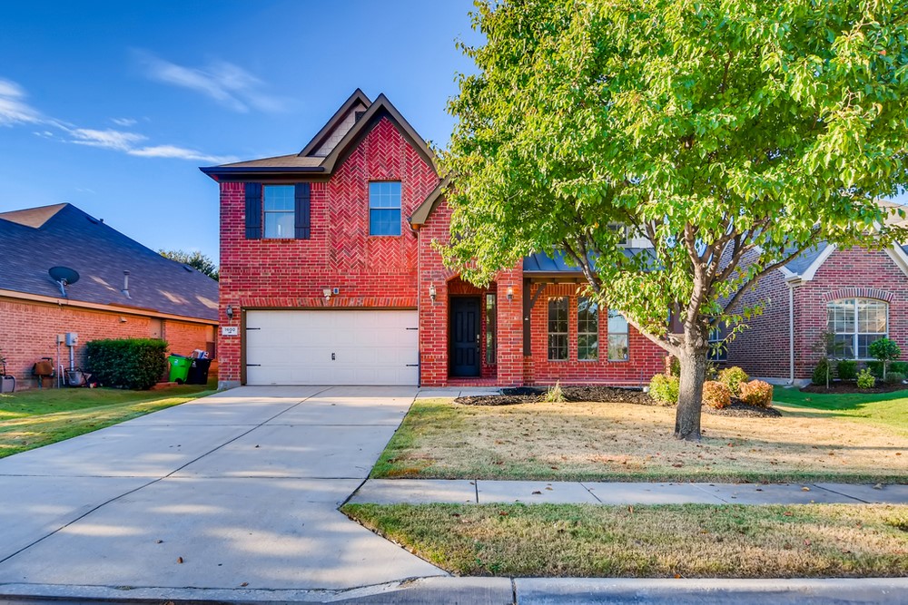 1600 Sparrow Lane Aubrey TX 76227